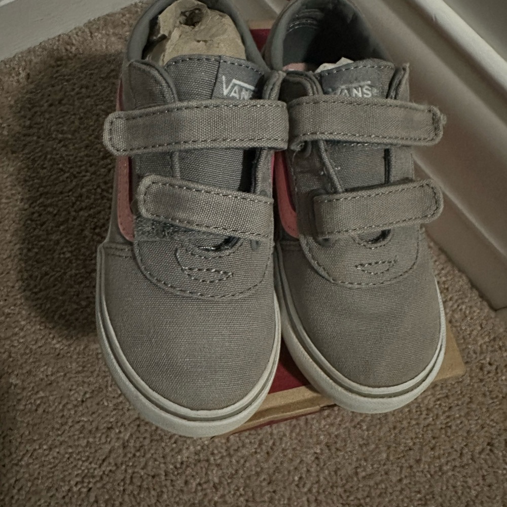 Vans Kids Sneakers in Gray and Pink